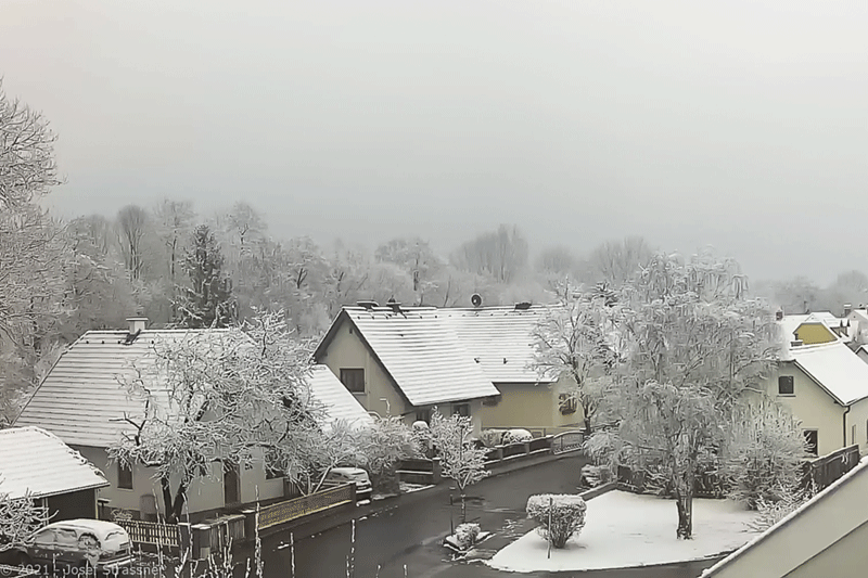 Der Frühling 2021 beginnt mit Schnee und Kälte - Webcam-Bild vom 20. März 2021 © JoSt